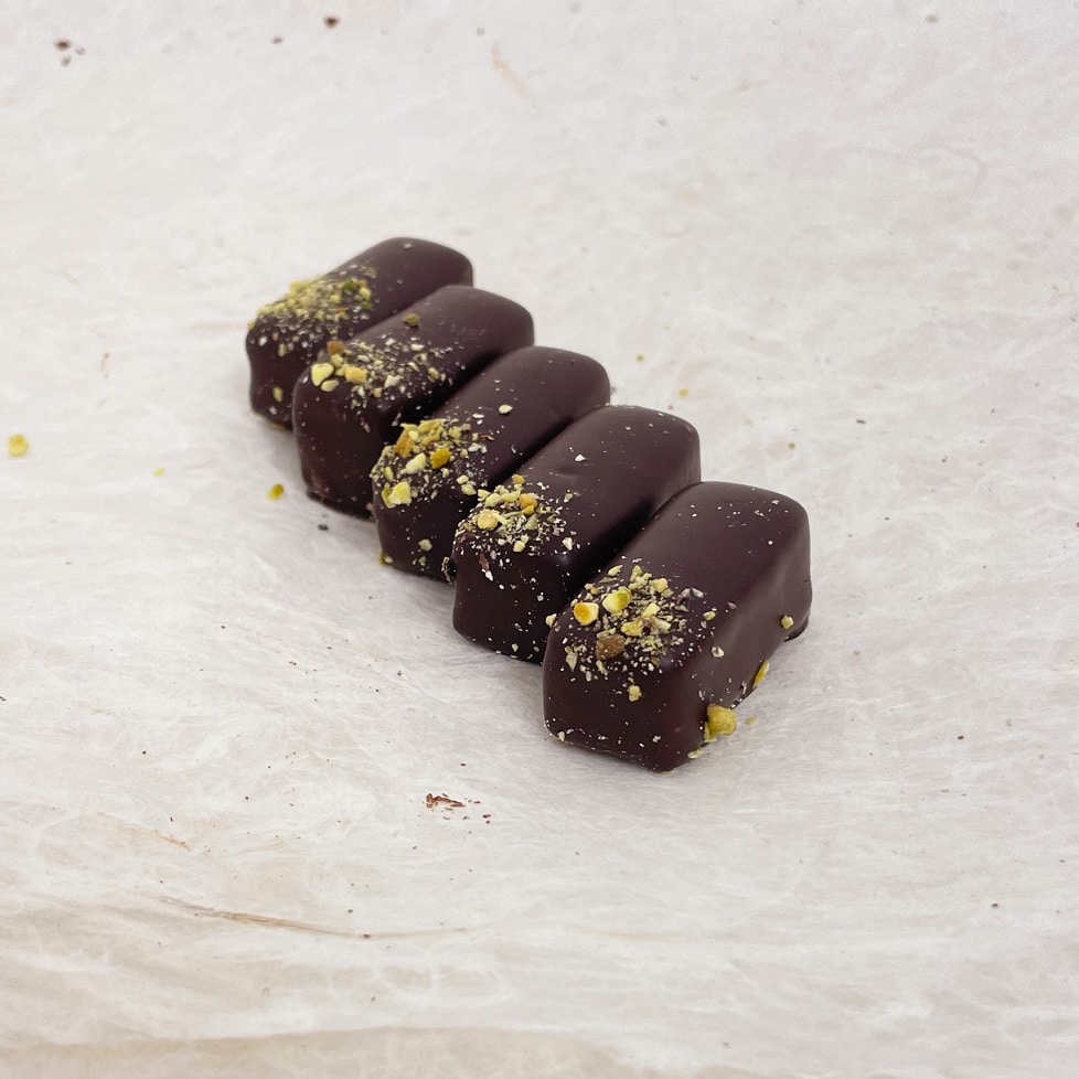 praline in 3 lagen met pistachemarsepein